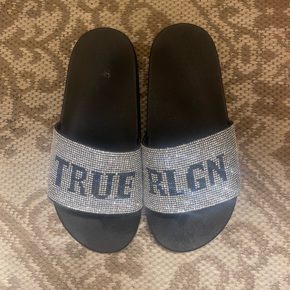 True religion slides size 7 in women’s , like new condition worn once. - Picture 2 of 2